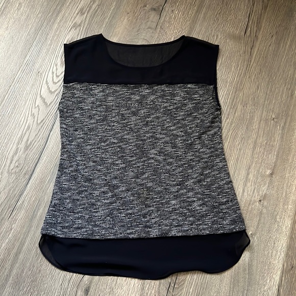 ANN TAYLOR NAVY TOP - Picture 1 of 2